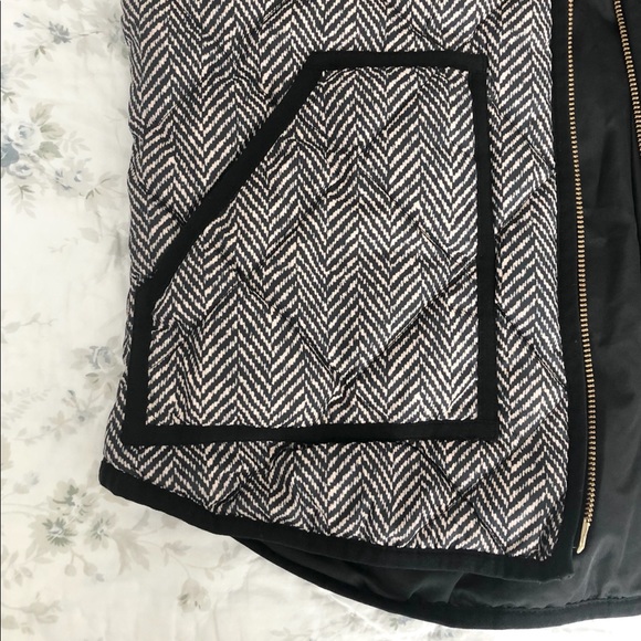 J Crew Factory Black and Cream Puffer Vest - Picture 4 of 8